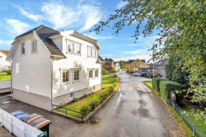 Family-friendly home near canal